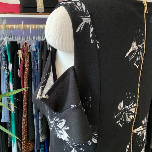 In Every Story Short Sleeved Cold Shoulder Floral Dress - Picture 5 of 7